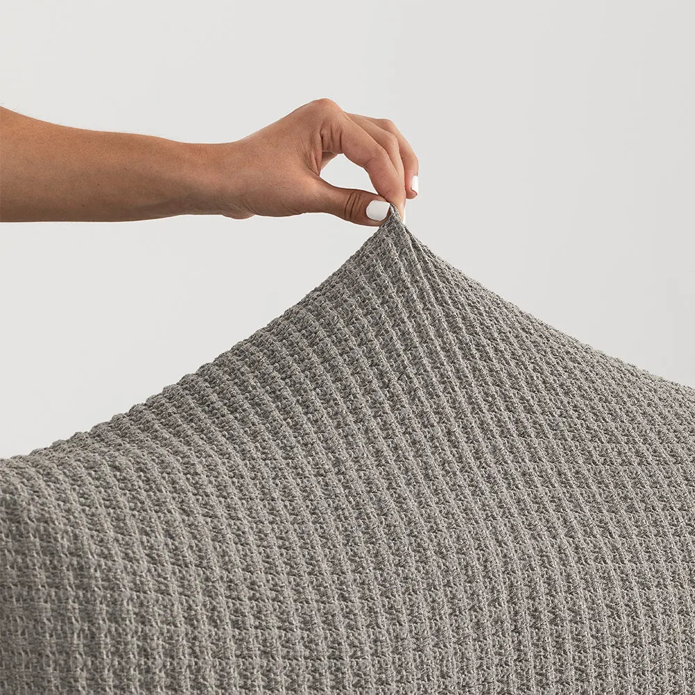 Come non far muovere il copridivano (e rinnovare i cuscini): la guida ai copricuscini elasticizzati