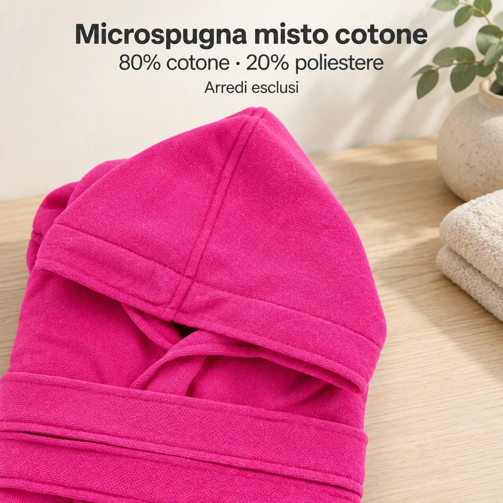 Dettaglio della microspugna Fucsia dell’accappatoio Wimbledon, con composizione del tessuto riportata nell’immagine.