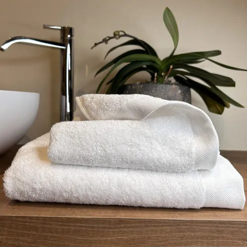 Coppia di Asciugamani in Spugna Mercerizzata 100 Bianco | ArredoCasa Online tutto il tessile per la tua casa.