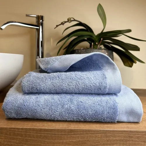 Coppia di Asciugamani in Spugna Mercerizzata 216 Pervinca | ArredoCasa Online tutto il tessile per la tua casa.