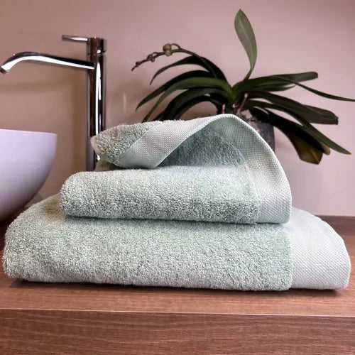 Coppia di Asciugamani in Spugna Mercerizzata 337 Lauro | ArredoCasa Online tutto il tessile per la tua casa.