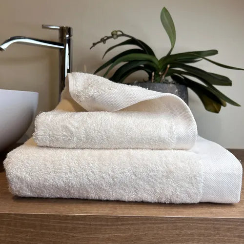 Coppia di Asciugamani in Spugna Mercerizzata Panna | ArredoCasa Online tutto il tessile per la tua casa.