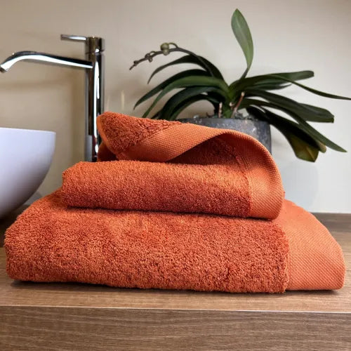 Coppia di Asciugamani in Spugna Mercerizzata Ruggine | ArredoCasa Online tutto il tessile per la tua casa.