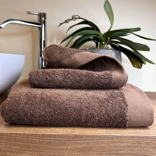 Coppia di Asciugamani in Spugna Mercerizzata 599 Marrone | ArredoCasa Online tutto il tessile per la tua casa.