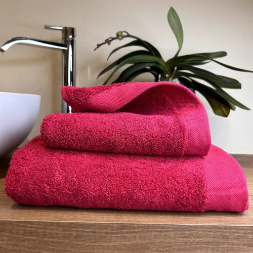 Coppia di Asciugamani in Spugna Mercerizzata 690 Bordeaux | ArredoCasa Online tutto il tessile per la tua casa.