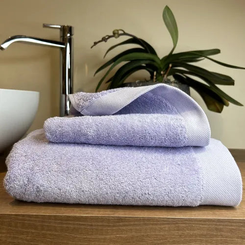Coppia di Asciugamani in Spugna Mercerizzata 702 Lilla | ArredoCasa Online tutto il tessile per la tua casa.