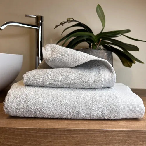 Coppia di Asciugamani in Spugna Mercerizzata 900 Grigio | ArredoCasa Online tutto il tessile per la tua casa.