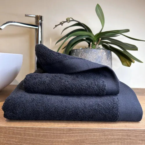 Coppia di Asciugamani in Spugna Mercerizzata 990 Nero | ArredoCasa Online tutto il tessile per la tua casa.