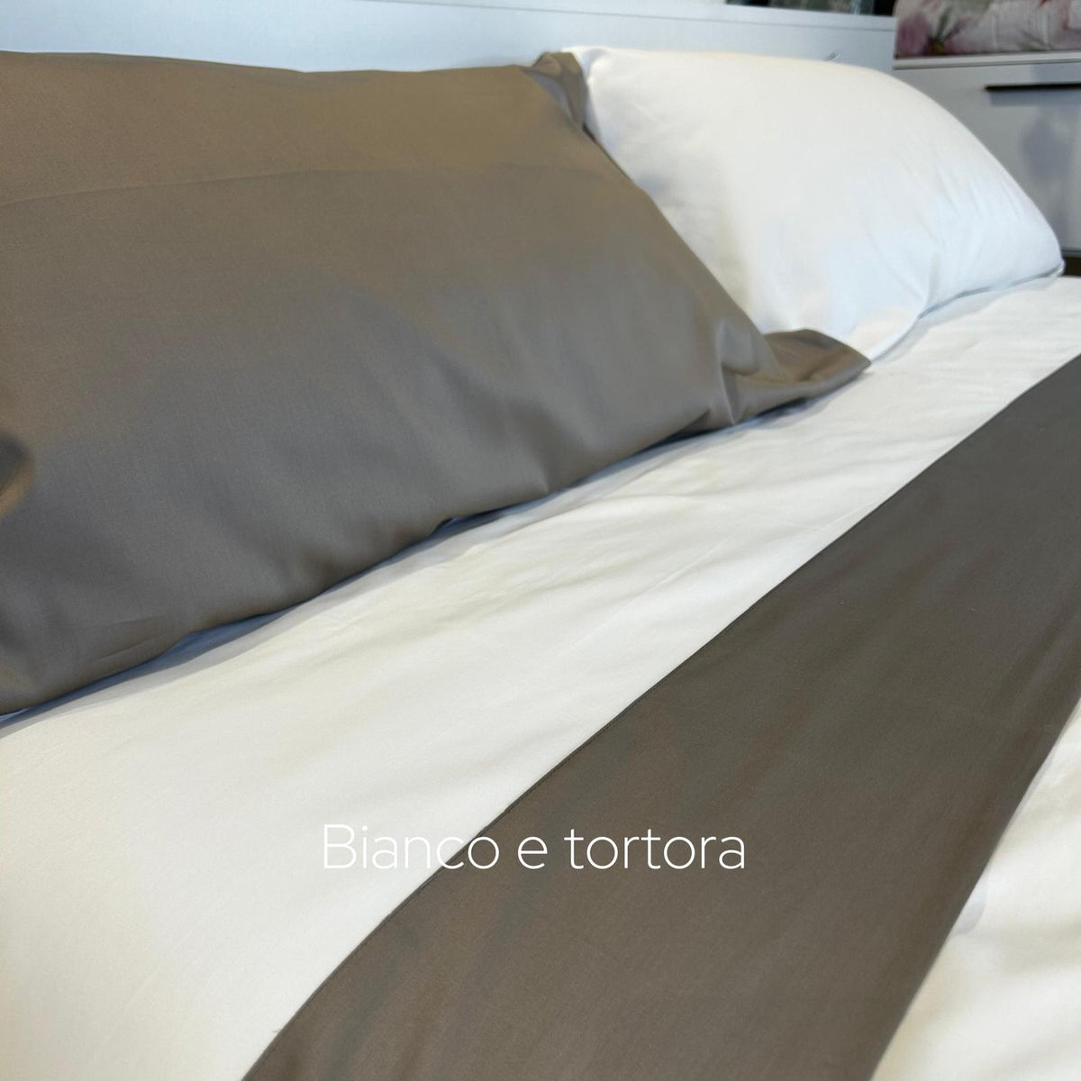 Lenzuola in Raso Federica Bianco-Tortora | ArredoCasa Online tutto il tessile per la tua casa.