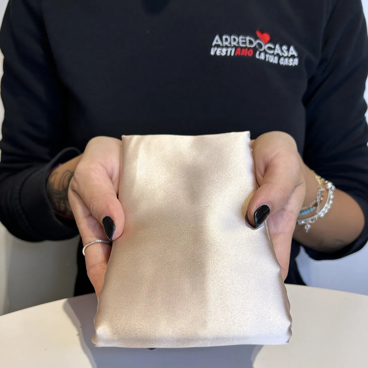 Federa in 100% Seta Anti-Crespo & Anti-Acne per capelli e pelle perfetta Beige | ArredoCasa Online tutto il tessile per la tua casa.