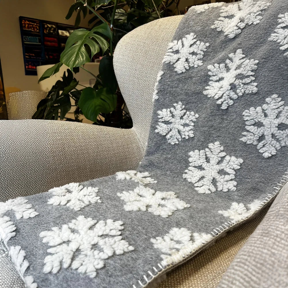 Plaid in Lana Cotta Made in Italy 170x180 – Caldo, Asciutto & Traspirante Fiocco Bianco Grigio | ArredoCasa Online tutto il tessile per la tua casa.