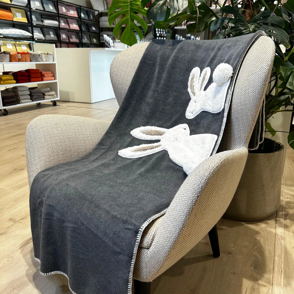 Plaid Allegro e Coccoloso Coniglietti Pom Pom | ArredoCasa Online tutto il tessile per la tua casa.