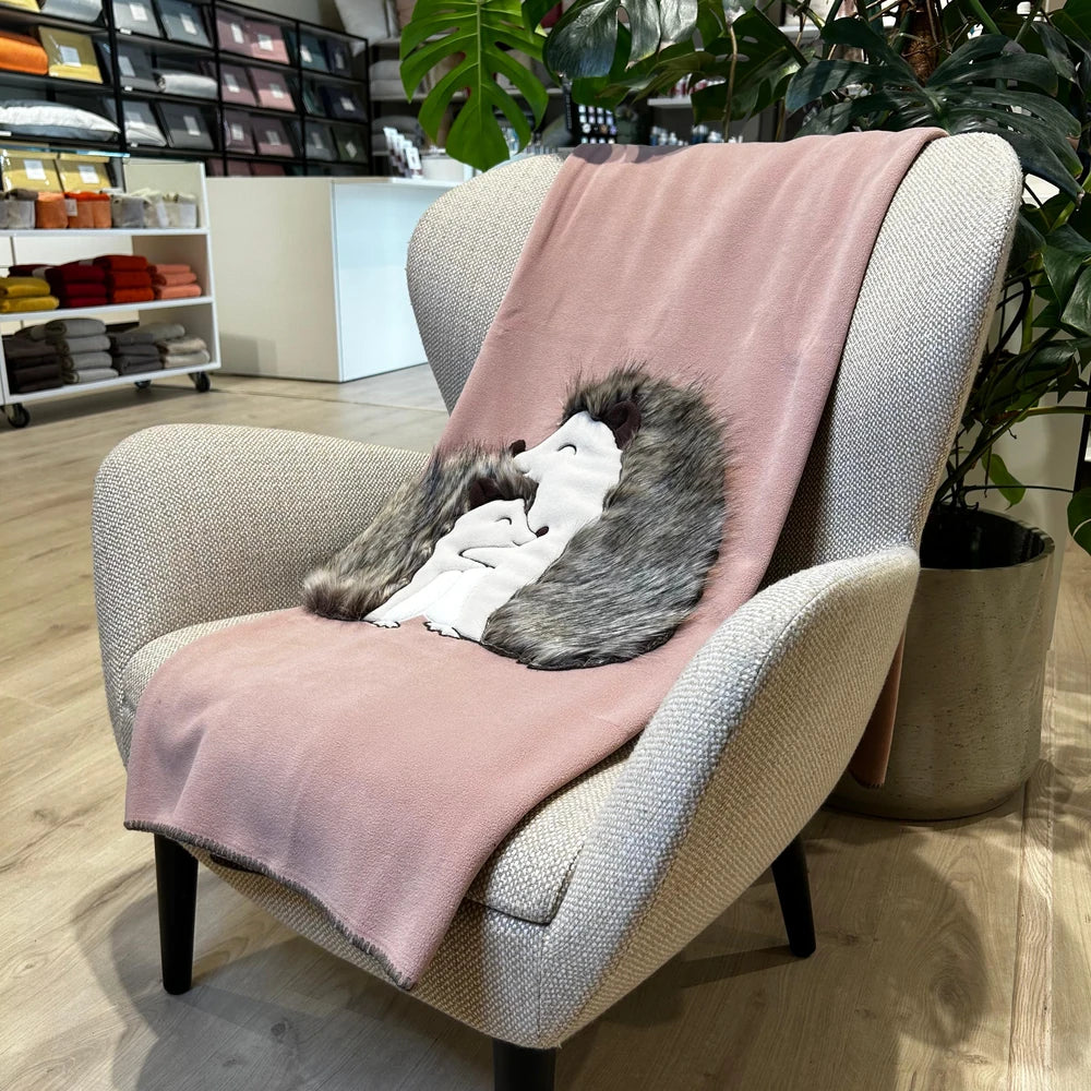 Plaid Allegro e Coccoloso Abbraccio Rosa | ArredoCasa Online tutto il tessile per la tua casa.