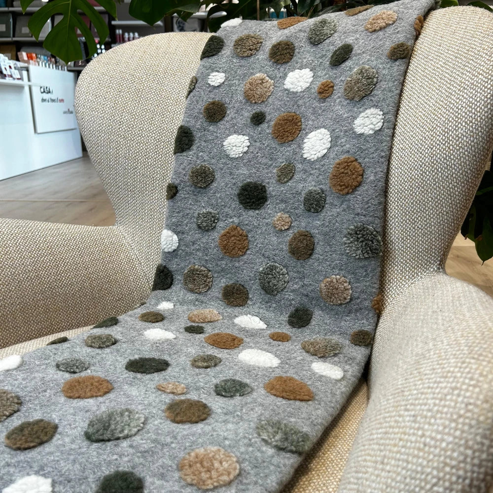Plaid in Lana Cotta Made in Italy 170x180 – Caldo, Asciutto & Traspirante Pois fondo Grigio | ArredoCasa Online tutto il tessile per la tua casa.
