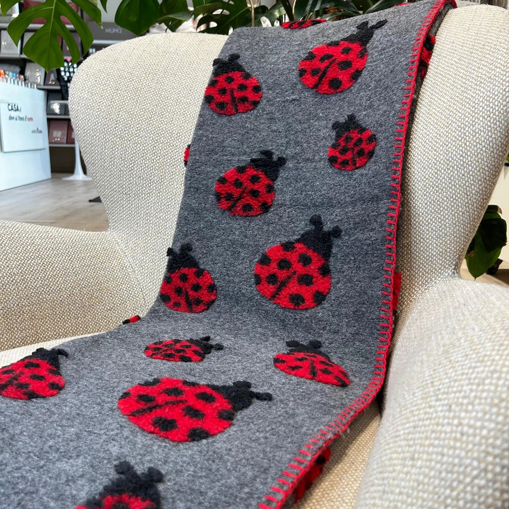 Plaid in Lana Cotta Made in Italy 170x180 – Caldo, Asciutto & Traspirante Coccinelle Antracite | ArredoCasa Online tutto il tessile per la tua casa.