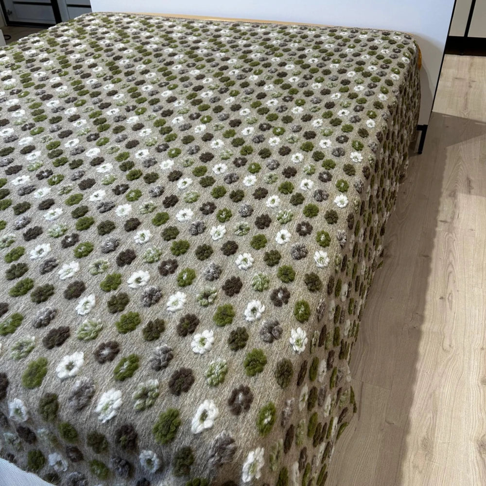 Plaid in Lana Cotta Made in Italy 210x250 Matrimoniale – Caldo, Asciutto & Traspirante Margherite tortora | ArredoCasa Online tutto il tessile per la tua casa.