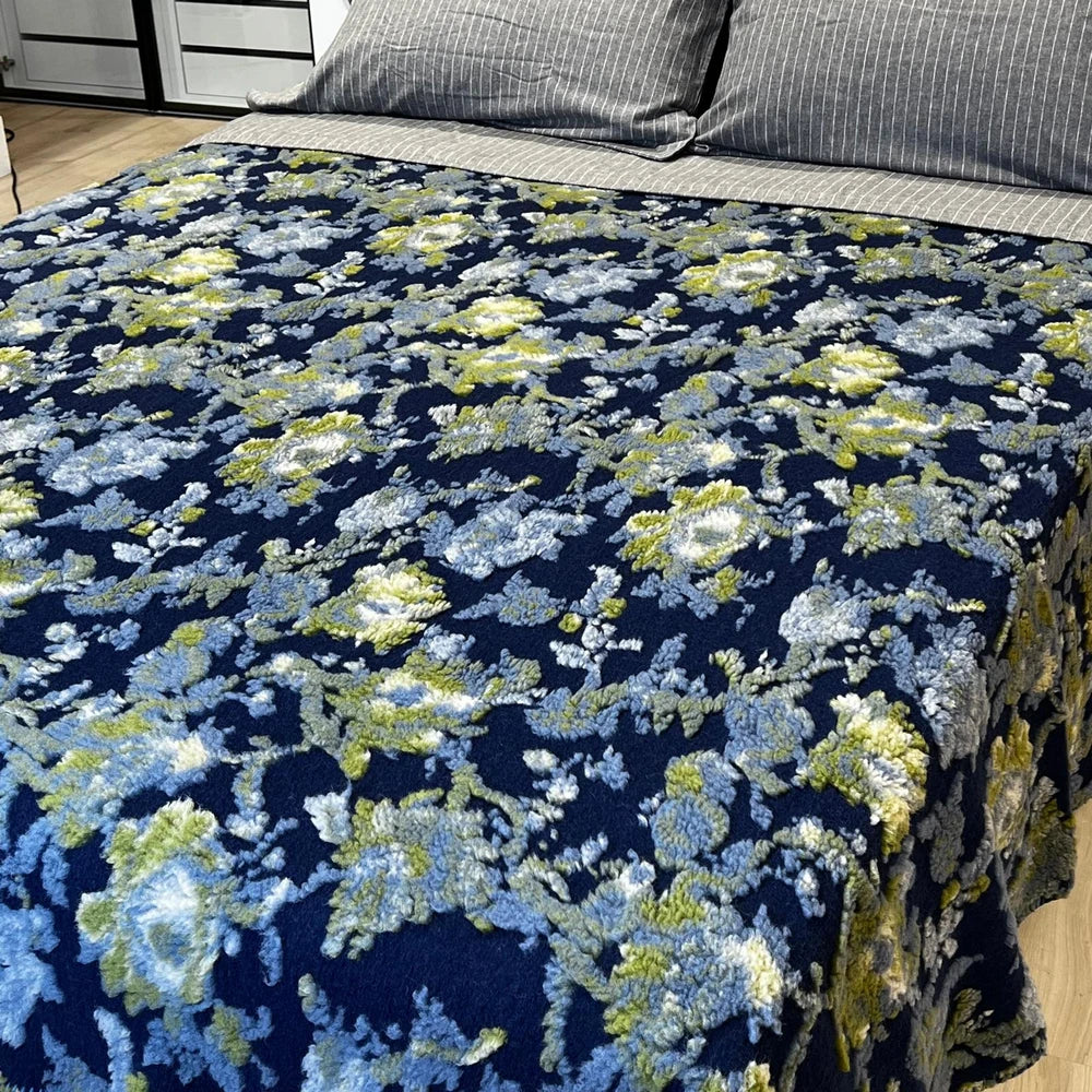 Plaid in Lana Cotta Made in Italy 210x250 Matrimoniale – Caldo, Asciutto & Traspirante Fiori Blu | ArredoCasa Online tutto il tessile per la tua casa.