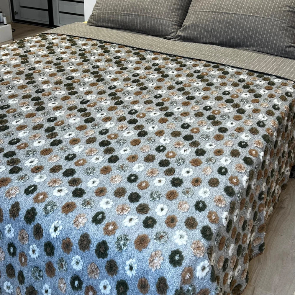 Plaid in Lana Cotta Made in Italy 210x250 Matrimoniale – Caldo, Asciutto & Traspirante Margherite Grigio | ArredoCasa Online tutto il tessile per la tua casa.