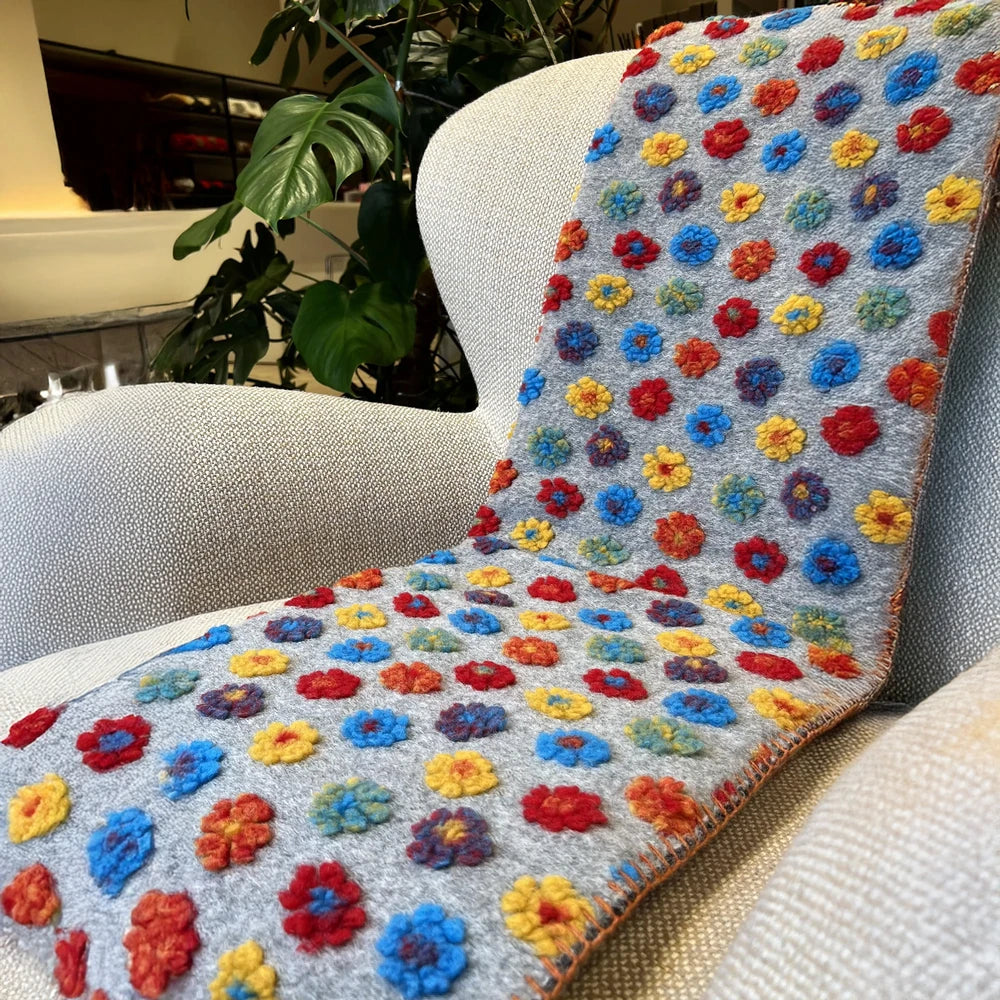 Plaid in Lana Cotta Made in Italy 170x180 – Caldo, Asciutto & Traspirante Margherite Multicolor Grigio | ArredoCasa Online tutto il tessile per la tua casa.