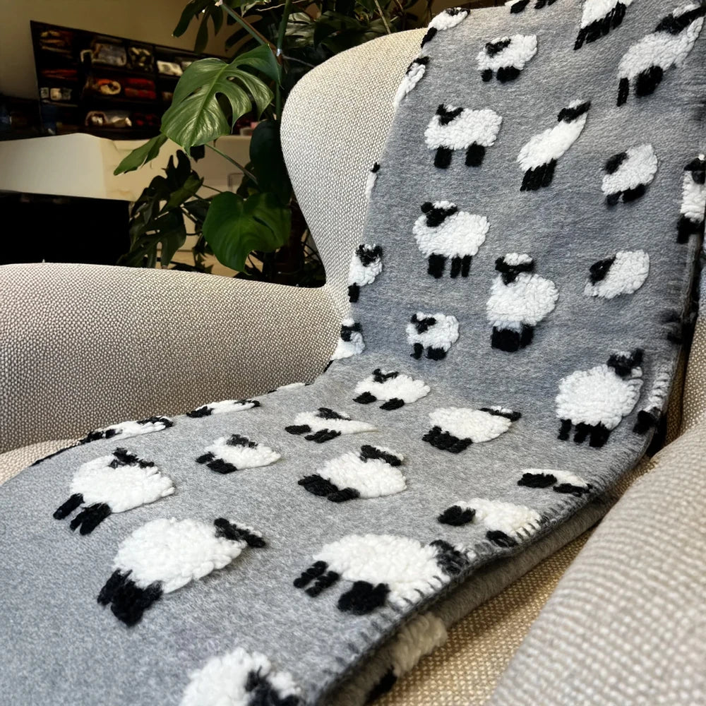 Plaid in Lana Cotta Made in Italy 170x180 – Caldo, Asciutto & Traspirante Pecore Grigio | ArredoCasa Online tutto il tessile per la tua casa.