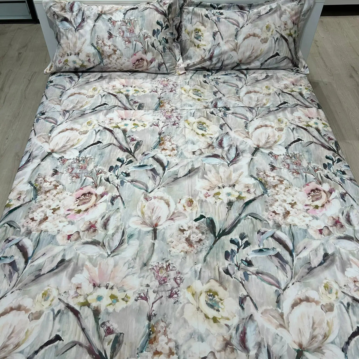 Lenzuola Floreali in Raso di Cotone Valeria Talco | ArredoCasa Online tutto il tessile per la tua casa.