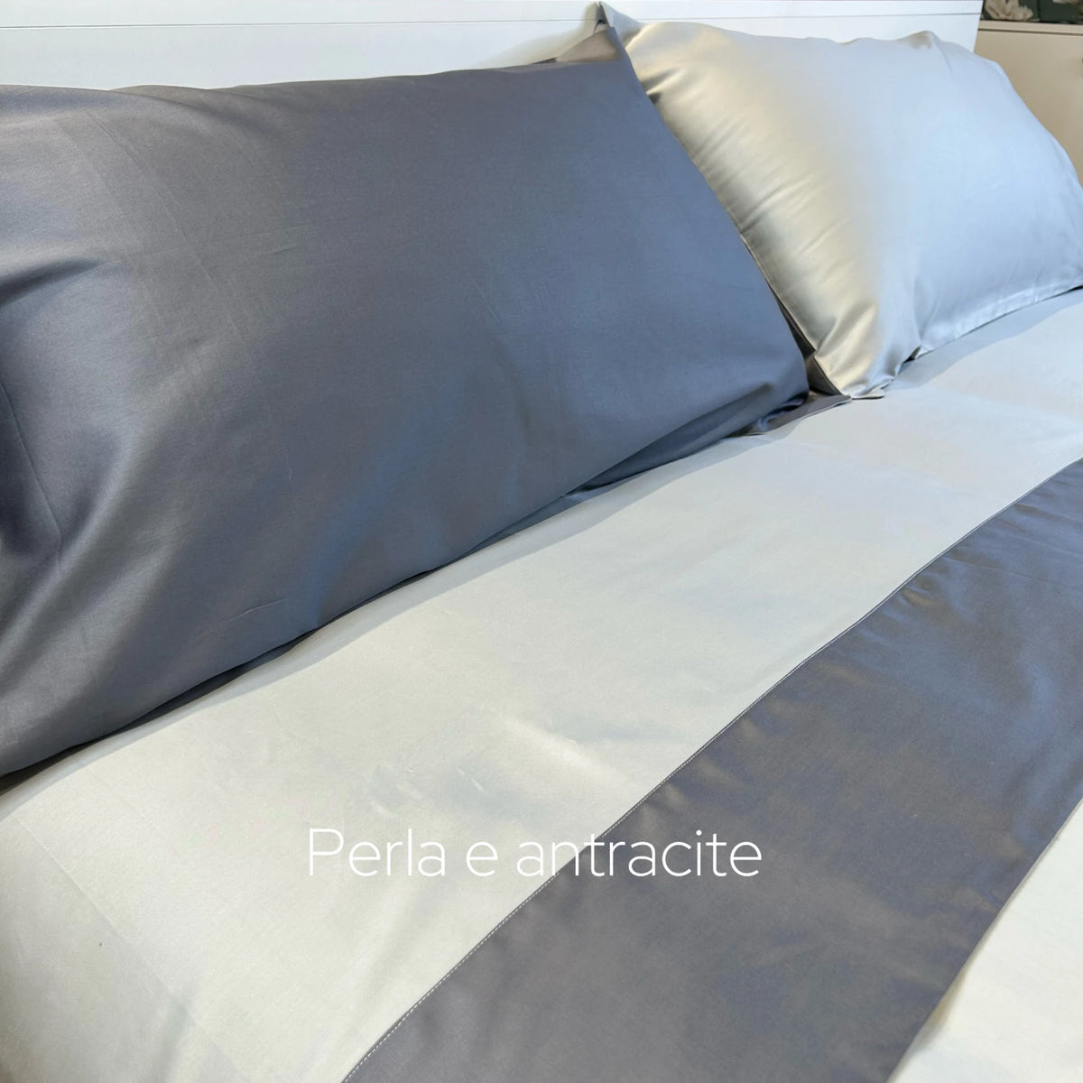 Lenzuola in Raso Federica Perla-Antracite | ArredoCasa Online tutto il tessile per la tua casa.