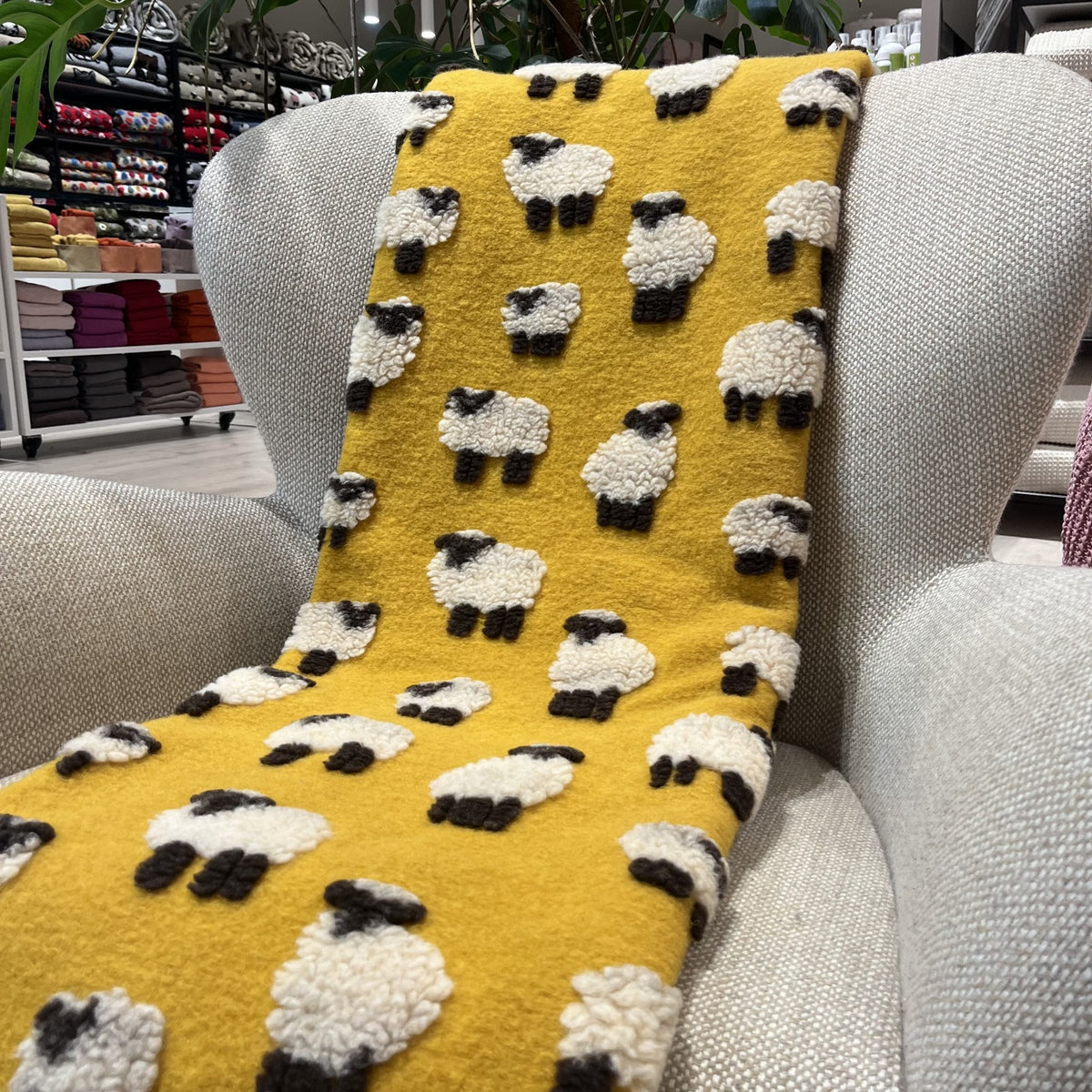 Plaid in Lana Cotta Made in Italy 170x180 – Caldo, Asciutto & Traspirante Pecore Giallo | ArredoCasa Online tutto il tessile per la tua casa.